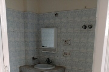 Bathroom in 3 BHK Apartment at Sector 23 Dwarka – for Rent