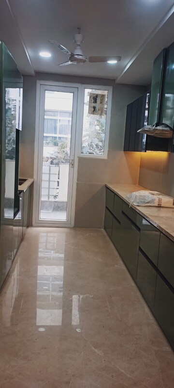 Kitchen in 4 BHK Builder Floor at DLF City Phase IV, Dlf Phase iv – for Sale