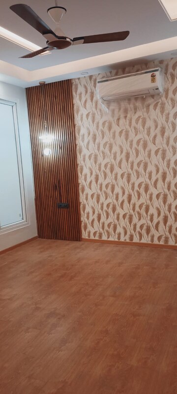 Room in 4 BHK Builder Floor at DLF City Phase IV, Dlf Phase iv – for Sale