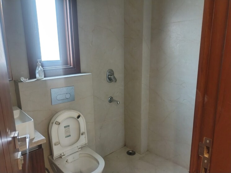 Bathroom, east of kailash 2 Bedroom 1000 Sq.Ft. Builder Floor In East Of Kailash Delhi 9771331