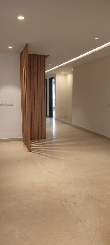 Room in 4 BHK Builder Floor at DLF Green Avenue, Dlf Phase iv – for Sale