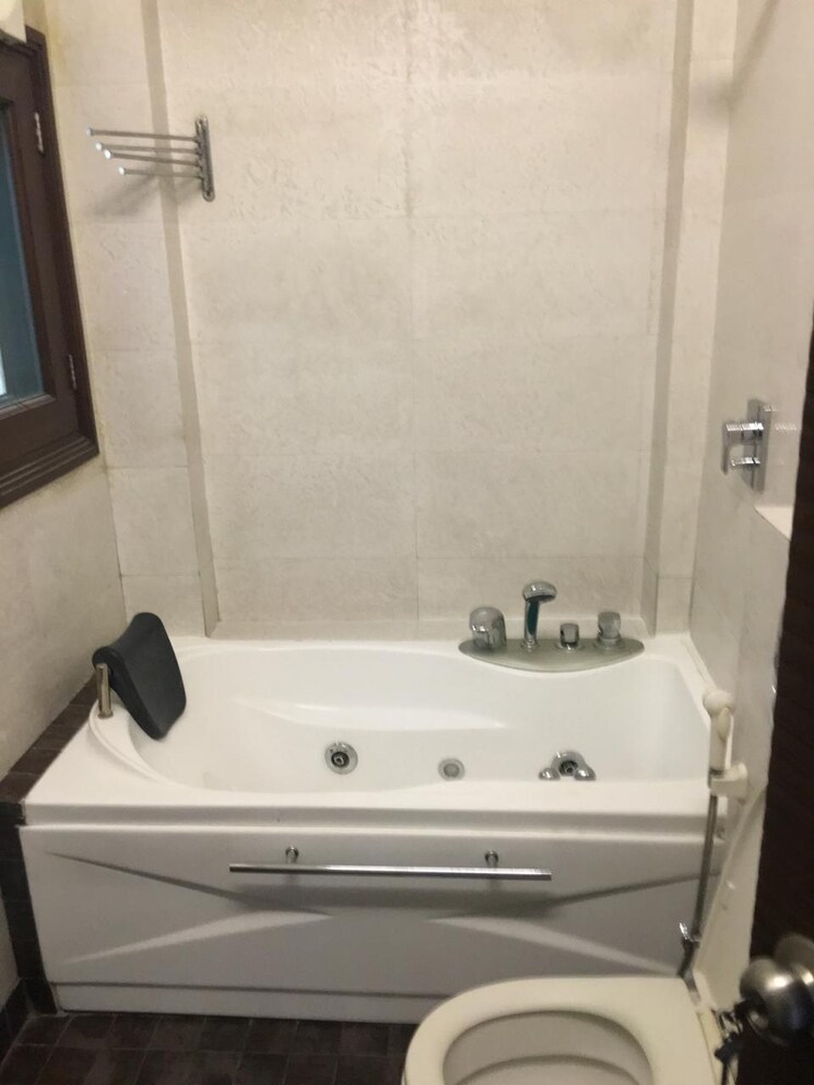 Bathroom, greater kailash i 3 Bedroom 1800 Sq.Ft. Builder Floor In Greater Kailash I Delhi 9771380