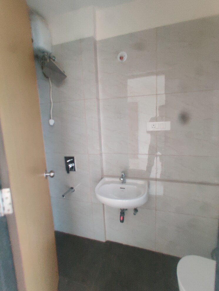 Bathroom, chandak-34-park-estate 5 Bedroom 1230 Sq.Ft. Apartment In Goregaon West Mumbai 9771484