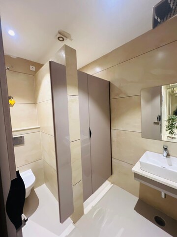 Master Bedroom in 6+ BHK Independent House at Gomti Nagar – for Rent