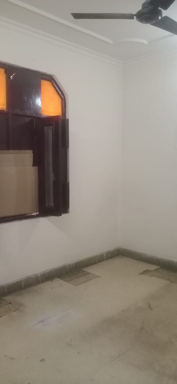 Room in 2 BHK Builder Floor at Nirman Vihar – for Rent