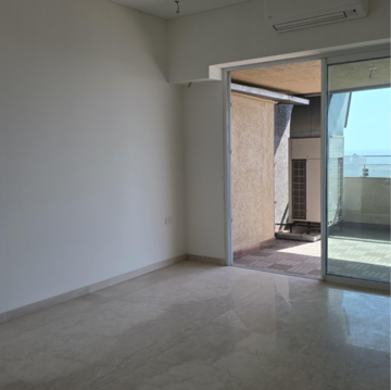 Room in 3 BHK Apartment at Lokhandwala Minerva Mahalaxmi, Arthur rd – for Rent