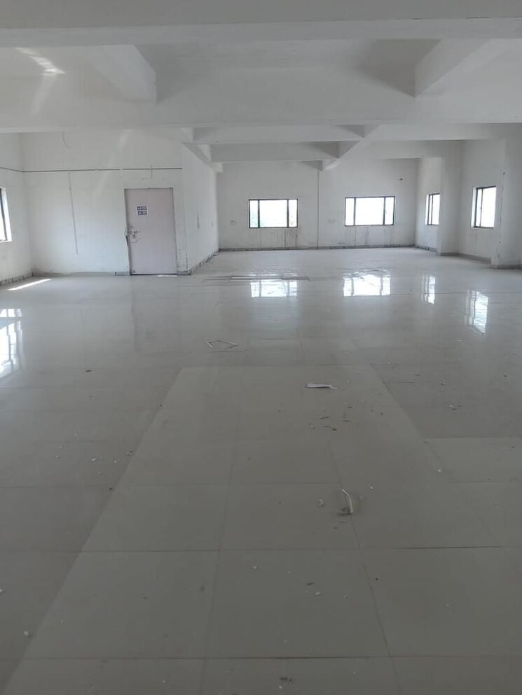 Room, santacruz west Commercial Showroom 6000 Sq.Ft. In Santacruz West Mumbai 9771555