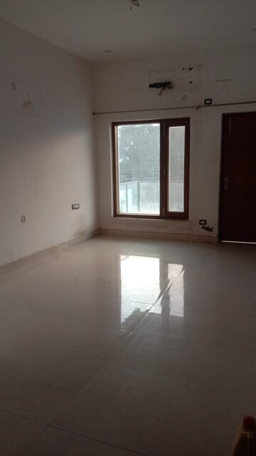 Room in 3 BHK Builder Floor at Patel Nagar 2 – for Rent