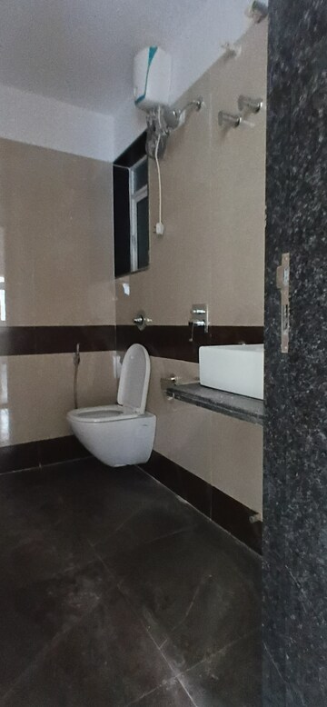 Master Bedroom in 2 BHK Apartment at Vaibhavlaxmi Central Park, Vikhroli East – for Rent