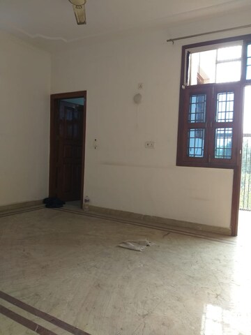 Room in 5 BHK Independent House at Maharani Bagh – for Sale