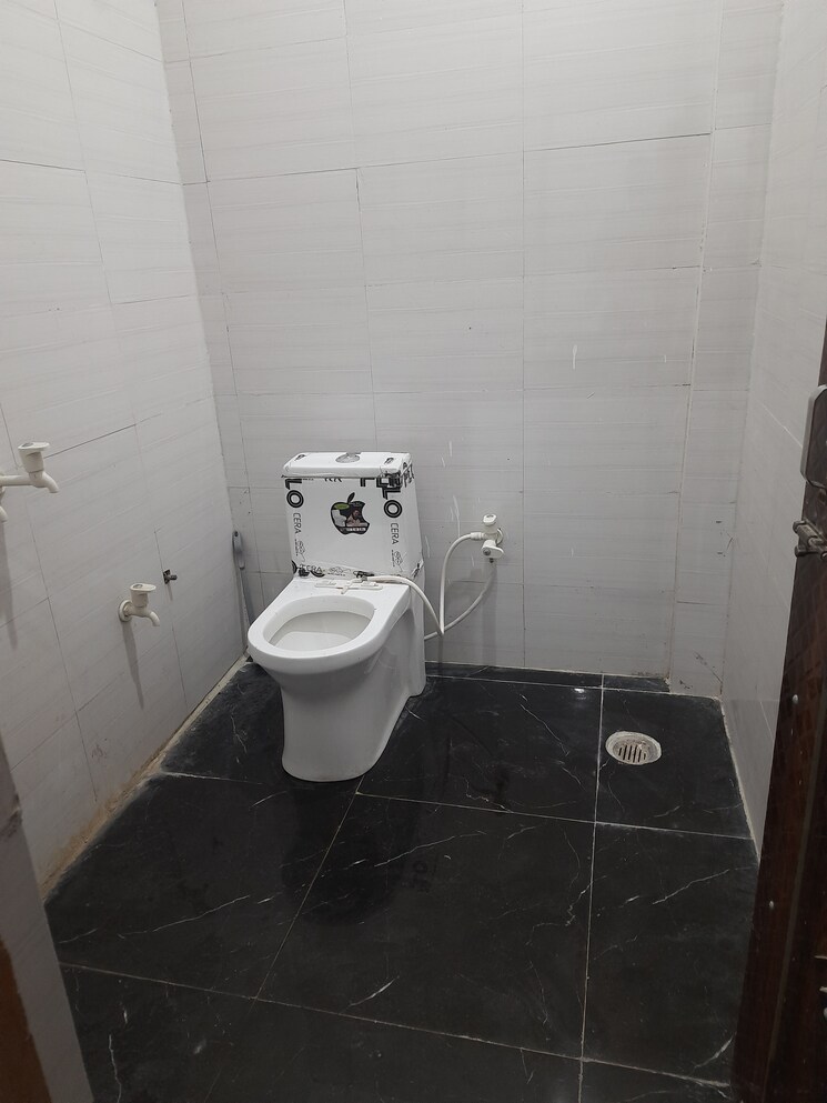 Bathroom, sector 63a Pg For Boys & Girls In Sector 63a 9771869