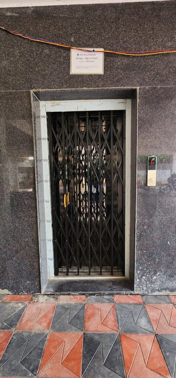 Lift in 3 BHK Apartment at Sainikpuri – for Sale