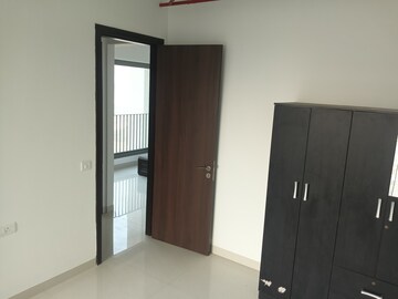 Room in 2 BHK Apartment at Sunteck City Avenue 4, Goregaon West – for Rent