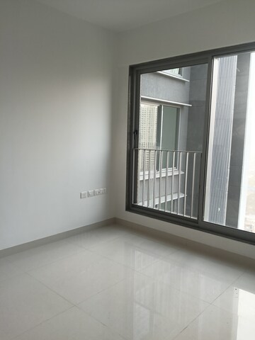 Room in 2 BHK Apartment at Sunteck City Avenue 4, Goregaon West – for Rent