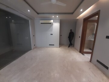 Room in 4 BHK Builder Floor at Hauz Khas Enclave – for Rent