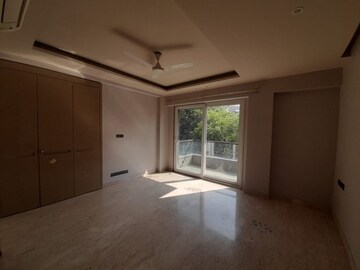 Room in 4 BHK Builder Floor at Hauz Khas Enclave – for Rent