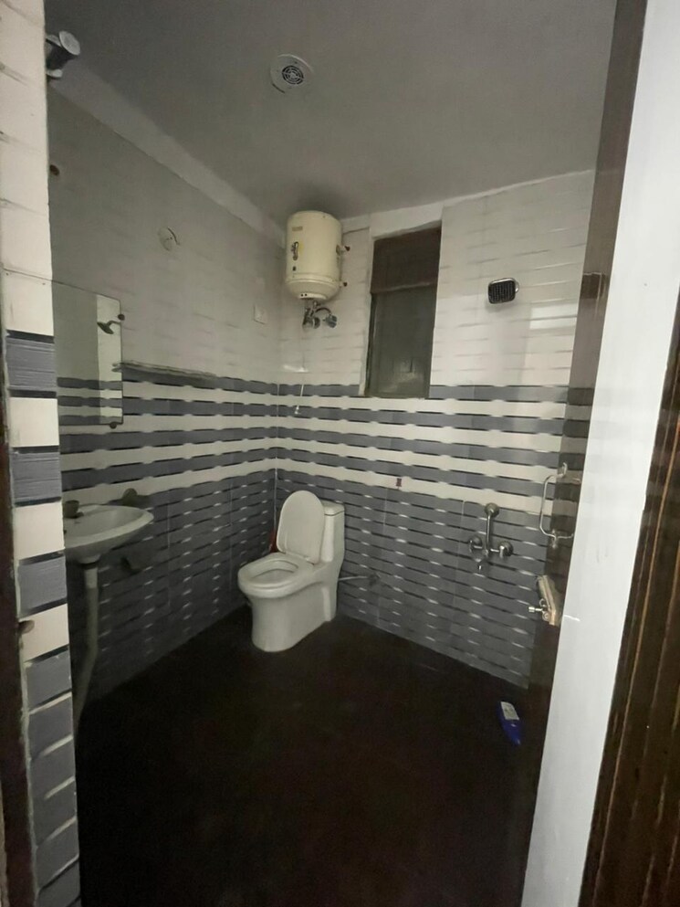 Bathroom, saket 2 Bedroom 850 Sq.Ft. Builder Floor In Saket Delhi 9772048