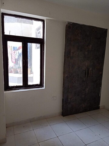 Room in 3 BHK Apartment at Amolik Heights, Sector 88 – for Sale