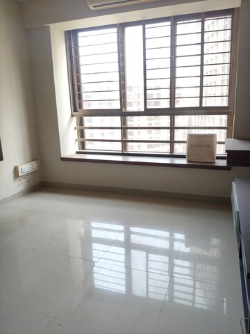 Room in 2.5 BHK Apartment at Oberoi Springs, Andheri West – for Sale