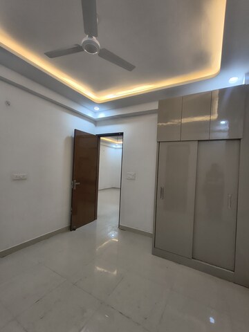 Room in 4 BHK Builder Floor at Green Home, Sector 73 – for Sale