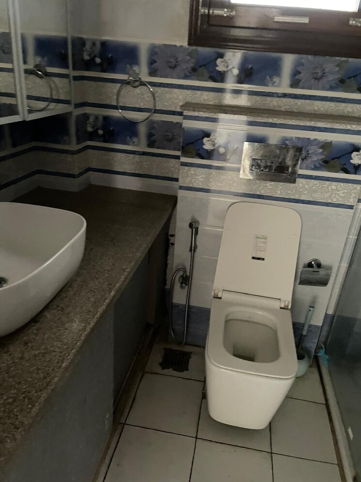 Team Area, saket 3 Bedroom 200 Sq.Yd. Builder Floor In Saket Delhi 9772361