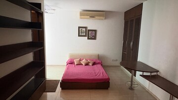 Bedroom in 2 BHK Builder Floor at Hauz Khas – for Rent
