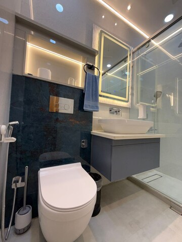 Team Area in 3 BHK Builder Floor at Defence Colony – for Rent