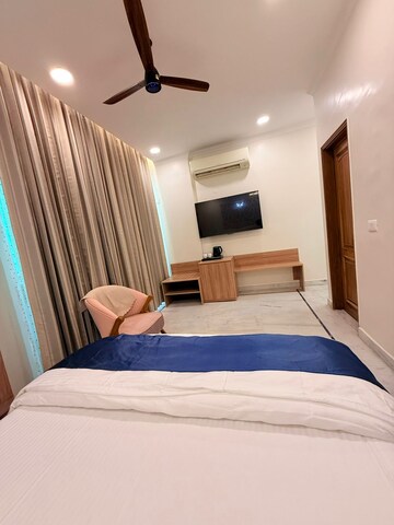 Bedroom in 3 BHK Builder Floor at Defence Colony – for Rent