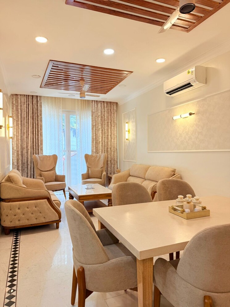 Cover Image, defence colony 3 Bedroom 217 Sq.Yd. Builder Floor In Defence Colony Delhi 9772367