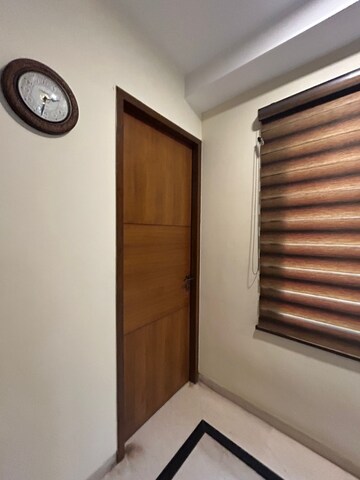 Room in 4 BHK Builder Floor at South Extension ii – for Rent