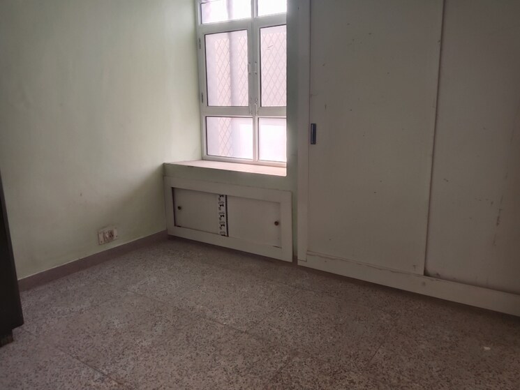 Room, sector 21c 3 Bedroom 1350 Sq.Ft. Apartment In Sector 21c Faridabad 9772378