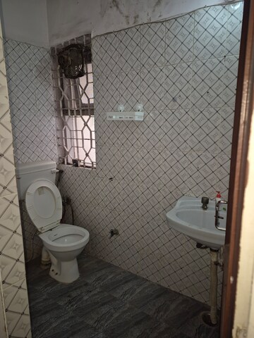 Bathroom in 2.5 BHK Apartment at Mayur Vihar – for Sale