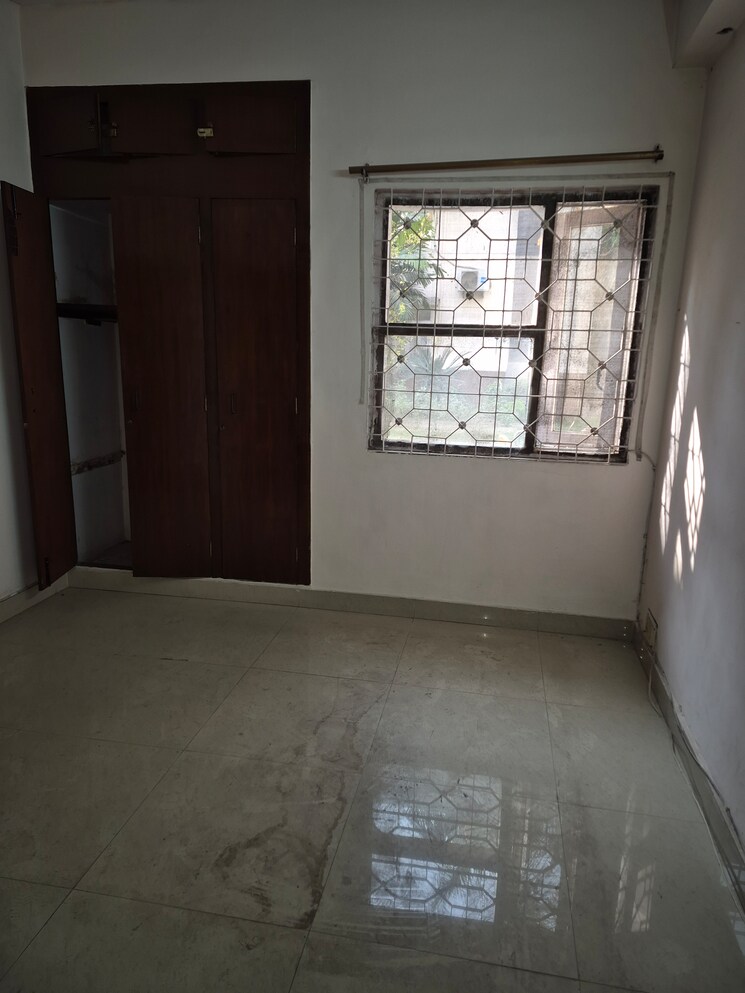 Room, mayur vihar 2.5 Bedroom 780 Sq.Ft. Apartment In Mayur Vihar Delhi 9772391