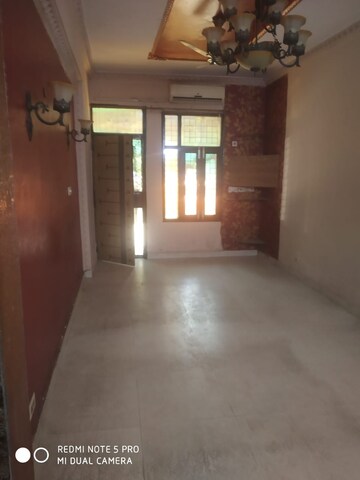 Room in 2.5 BHK Builder Floor at Mayur Vihar – for Rent