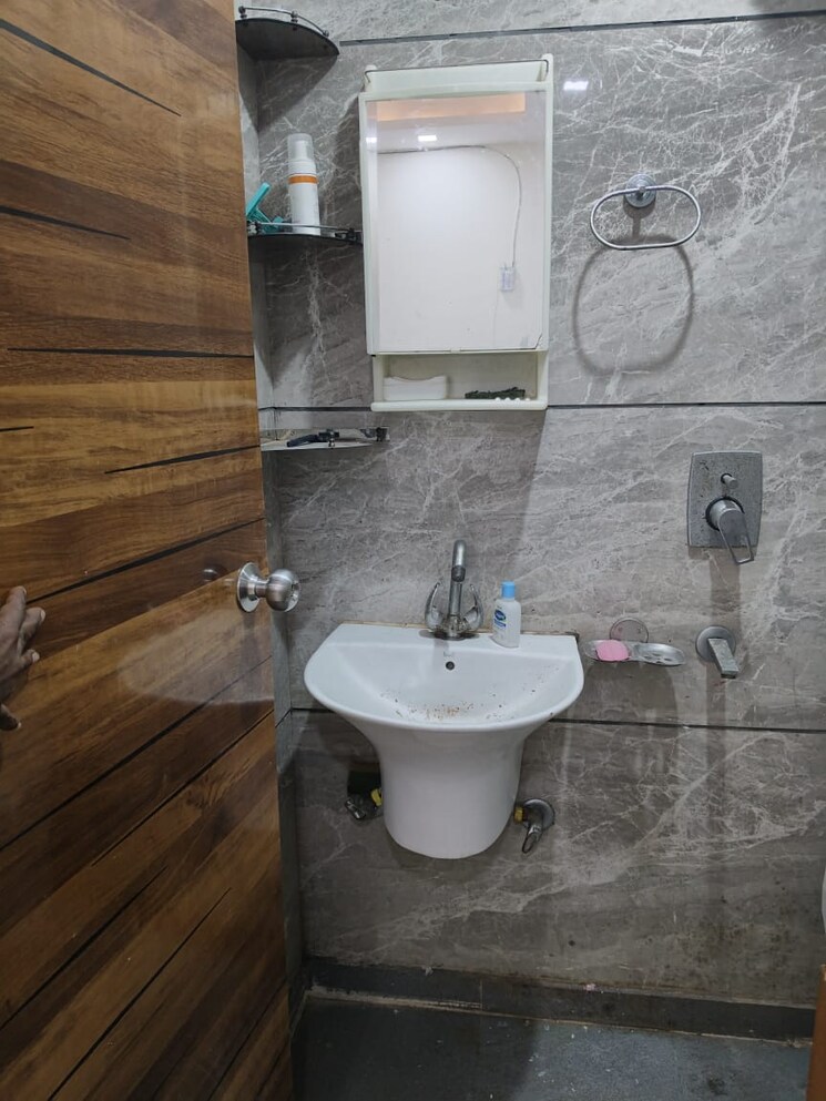 Bathroom, panchsheel vihar 2 Bedroom 840 Sq.Ft. Apartment In Panchsheel Vihar Delhi 9772445