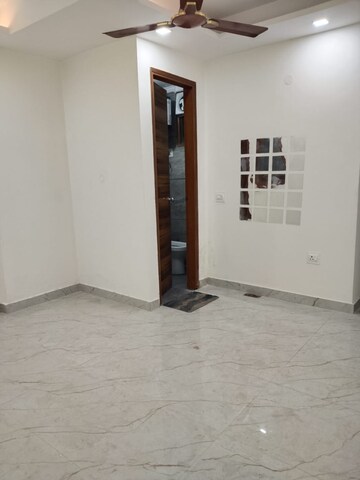 Room in 2 BHK Apartment at Panchsheel Vihar – for Rent