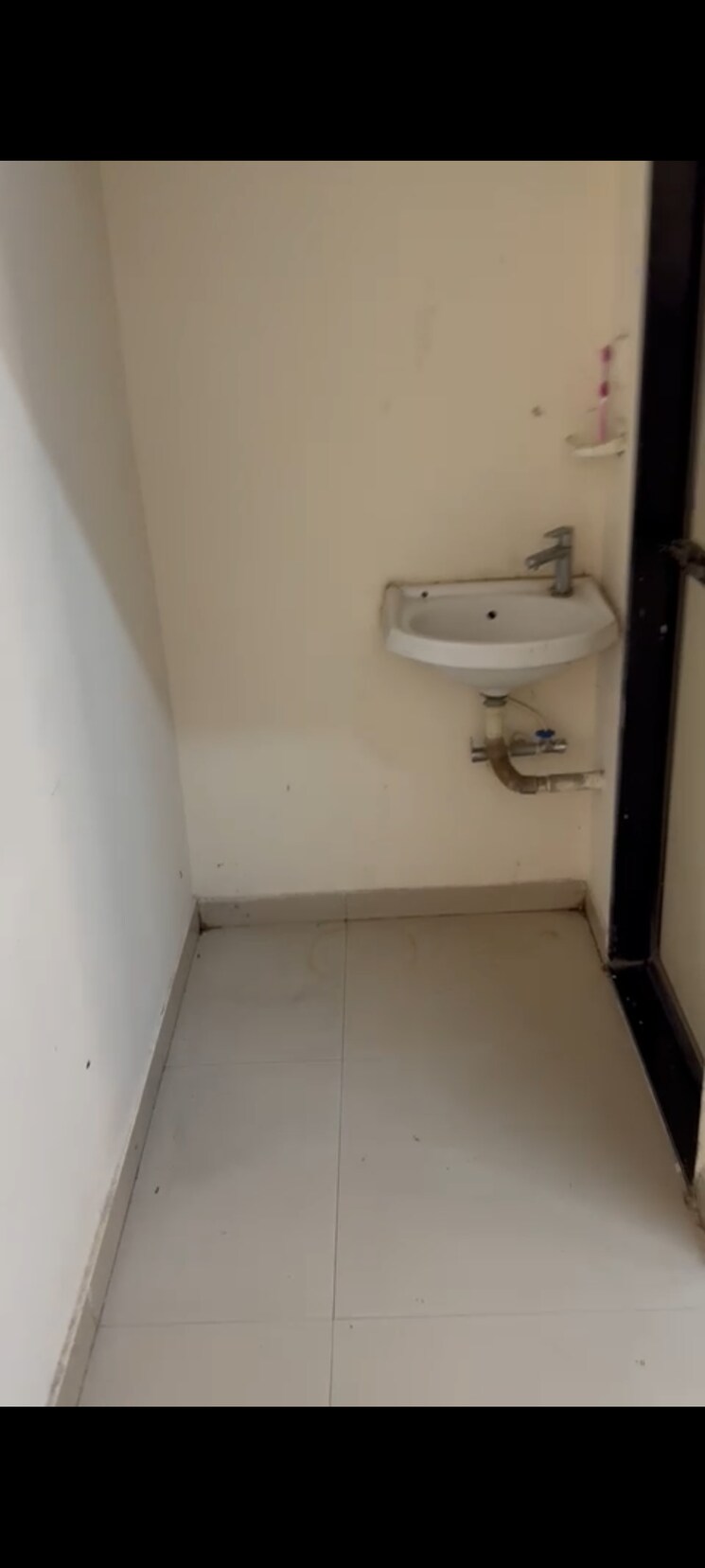 Bathroom, kurla east 1 Bedroom 460 Sq.Ft. Apartment In Kurla East Mumbai 9772568