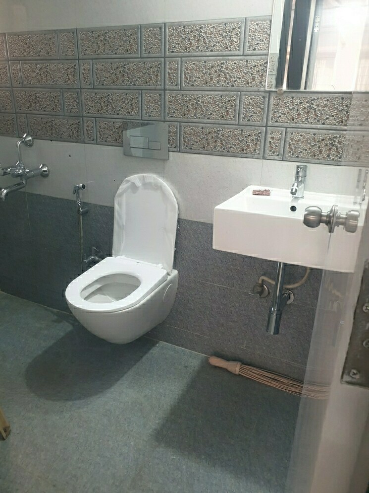 Bathroom, swapnlok-chs 2 Bedroom 700 Sq.Ft. Apartment In Malad East Mumbai 9772570