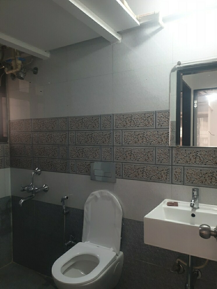 Bathroom, swapnlok-chs 2 Bedroom 700 Sq.Ft. Apartment In Malad East Mumbai 9772570