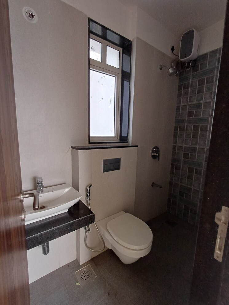 Bathroom, sheth-zuri 2 Bedroom 640 Sq.Ft. Apartment In Laxmi Nagar Thane 9772578
