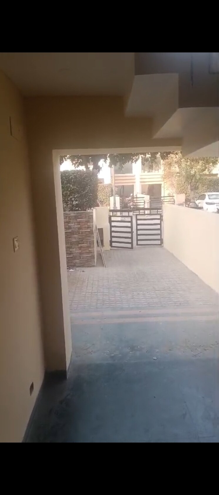 Other, bptp-park-81 3.5 Bedroom 300 Sq.Yd. Builder Floor In Sector 81 Faridabad 9772677