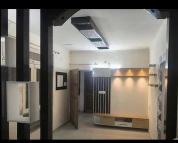 Room in 3 BHK Apartment at Hazratganj – for Rent