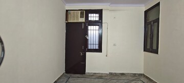 Room in 1 BHK Builder Floor at Samaspur Village – for Rent