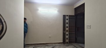 Room in 1 BHK Builder Floor at Samaspur Village – for Rent