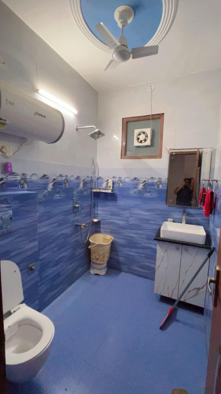 Bathroom, dilshad garden 3 Bedroom 1800 Sq.Ft. Independent House In Dilshad Garden Delhi 9772683