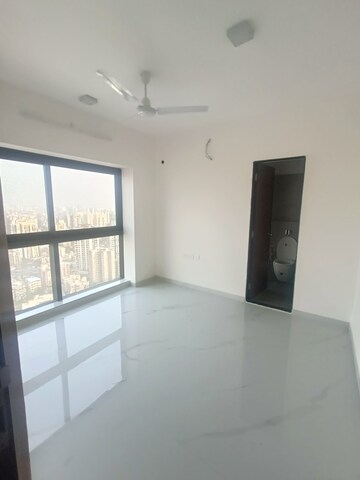 Room in 2 BHK Apartment at Level The Residences, Andheri West – for Rent