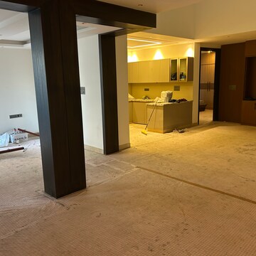 Room in 5 BHK Independent House at Modipuram – for Sale