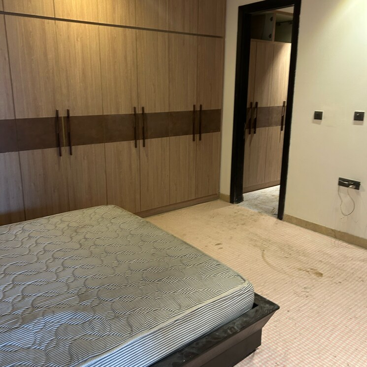 Room, modipuram 5 Bedroom 300 Sq.Yd. Independent House In Modipuram Meerut 9772756