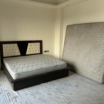 Bedroom in 5 BHK Independent House at Modipuram – for Sale