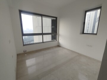 Room in 3 BHK Apartment at Kalpataru Immensa, Kolshet Road – for Sale